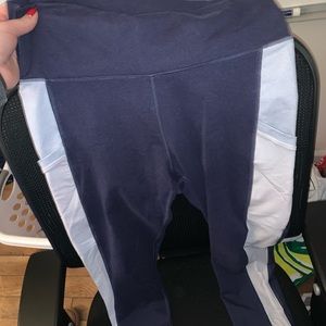 Mila High-Waisted Pocket Capri leggings size L